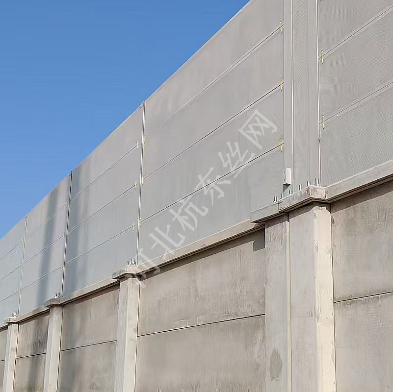 2025年5月-陕西汉中市城固县新建的汉中750千伏变电站围墙安装隔音声屏障